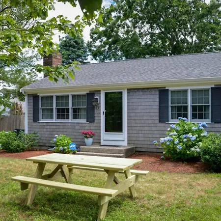 Villa Cozy Coastal Retreat West Dennis